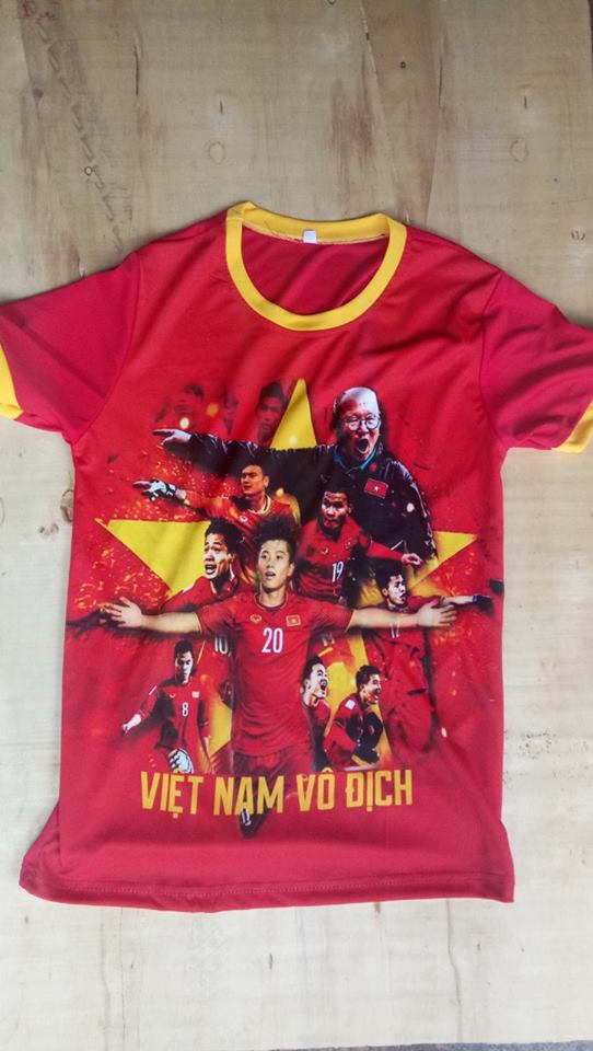 Trang phục cổ vũ đi bão với đội tuyển Việt Nam ảnh 10